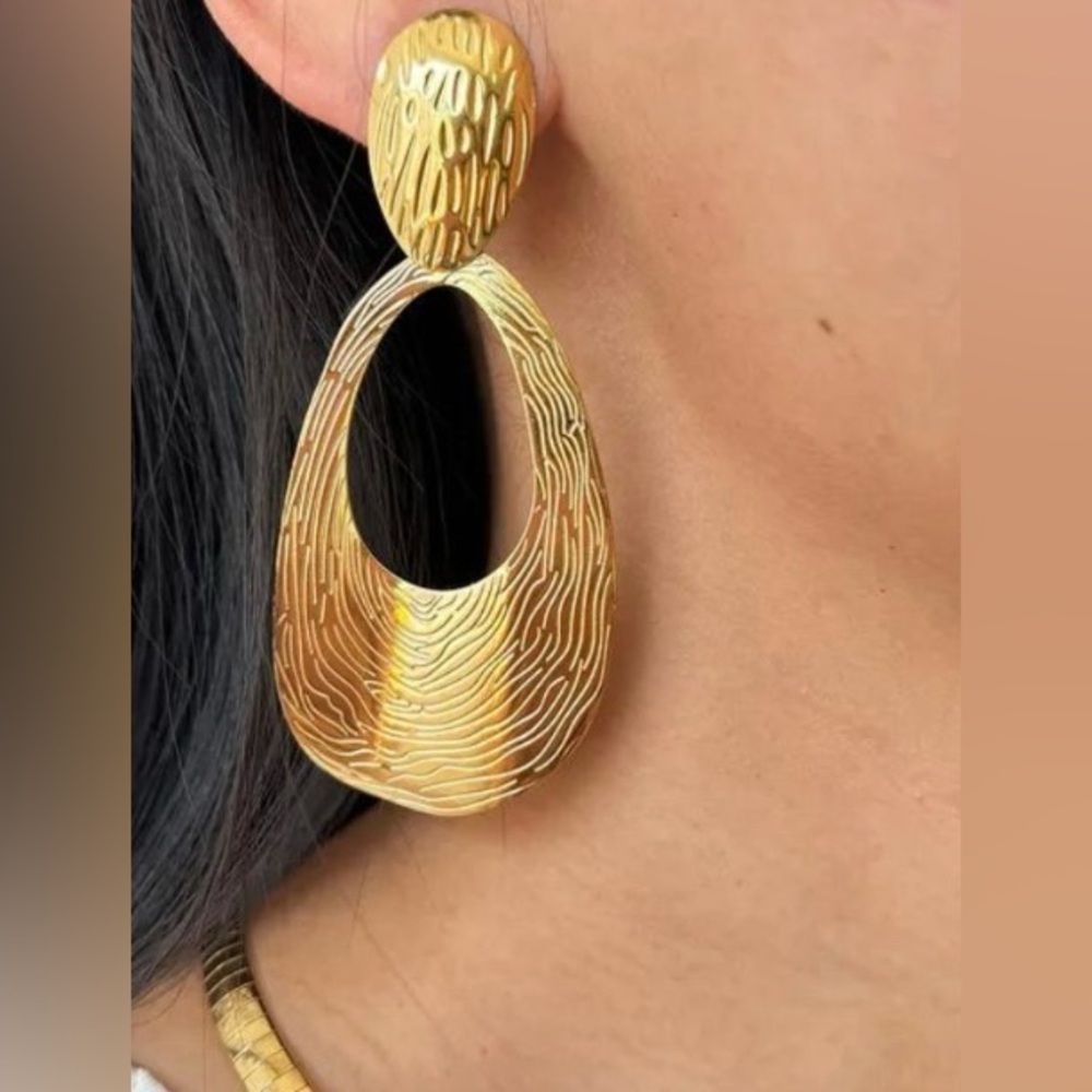 NEW Vintage 18k Gold Plated Pierced Drop Oval Earrings - Picture 1 of 3